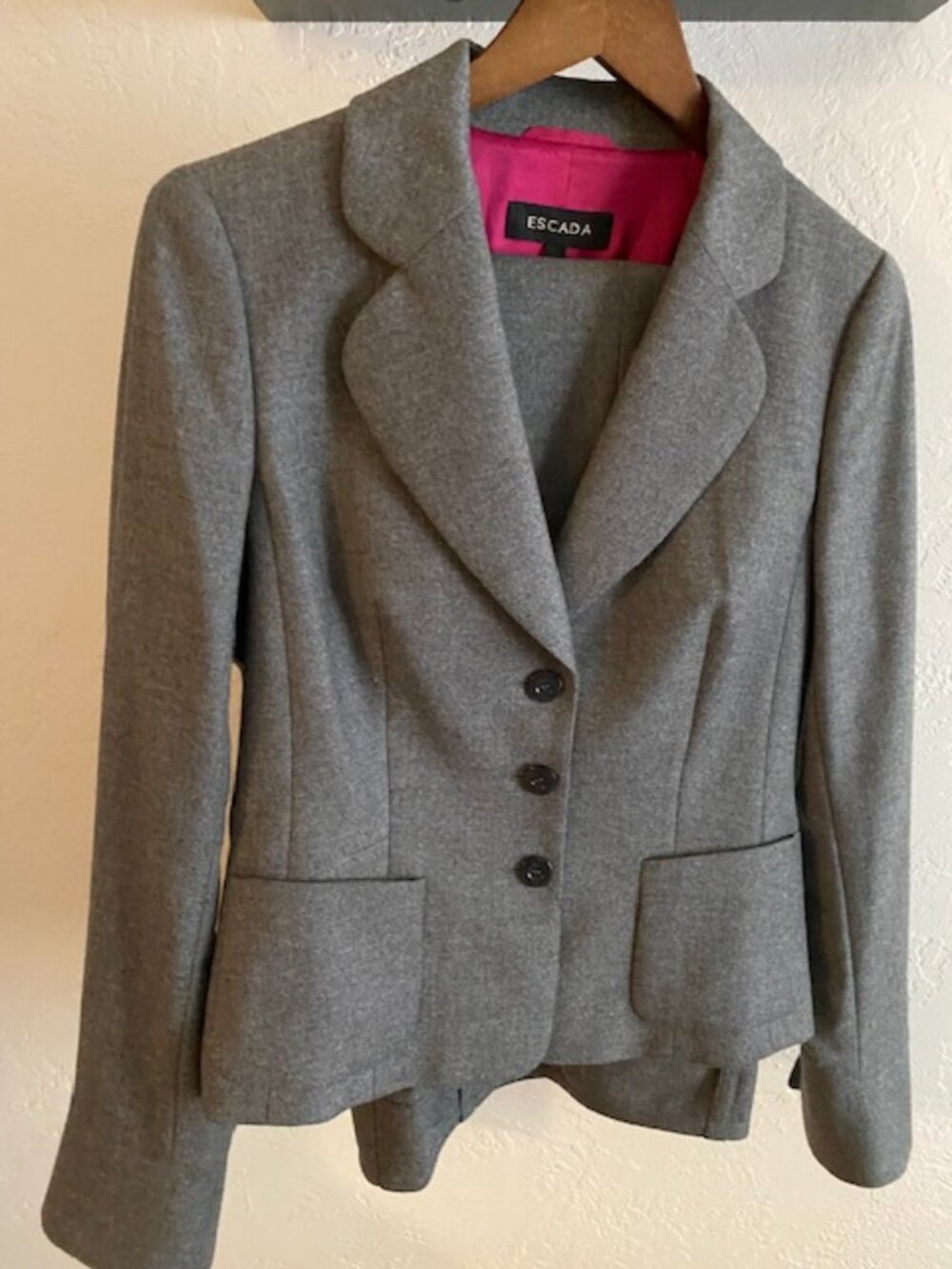 Escada Vintage 2005 Grey Flannel Pantsuit - 90%Wool 10% Cashmere Size 38